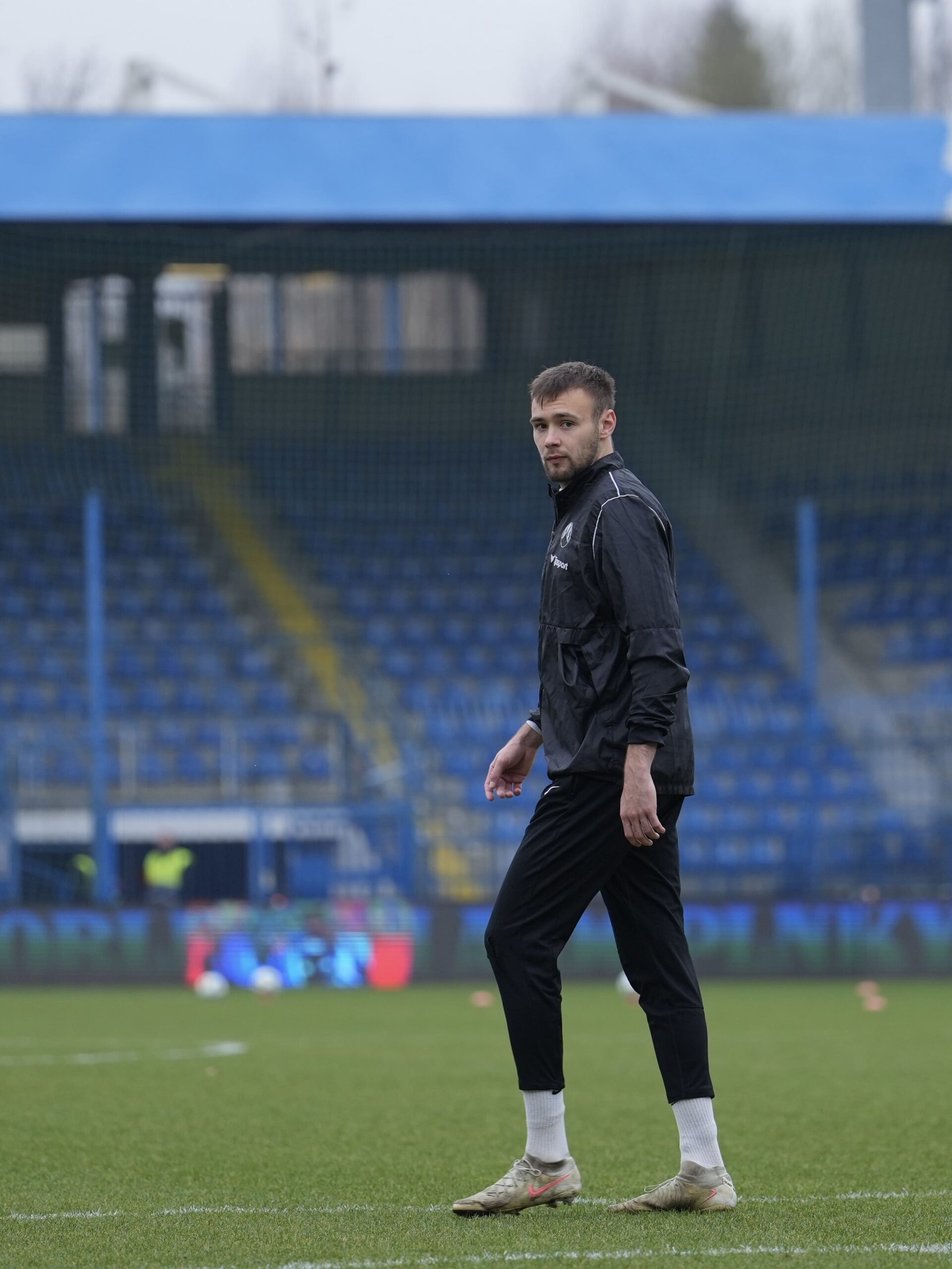 Lukas Pesl bramkarz FC Slovan Liberec rozgrzewki przed meczem z FK Teplice w lidze Czeskiej na stadionie u Nisy w Libercu